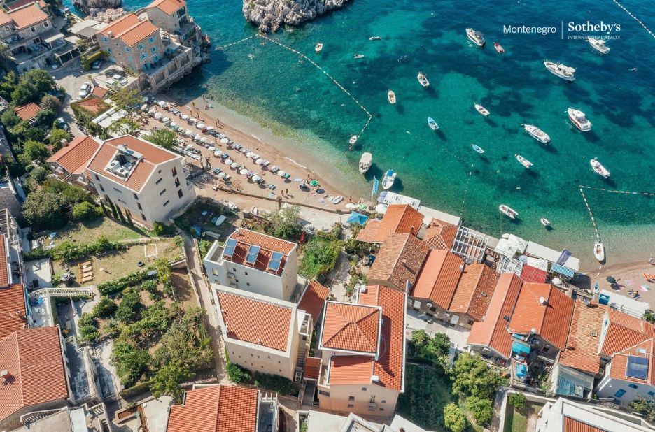 Discover Stunning Montenegro Homes with Expert Property Guidance