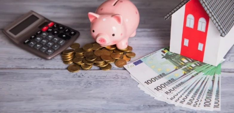 Understanding the Difference Between VA IRRRL and VA Cash Out Refinance Fees for Better Mortgage Planning