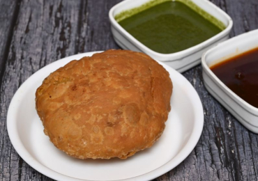 Pyaz Kachori – Spicy Rajasthani Snack from Govindam Sweets Jaipur