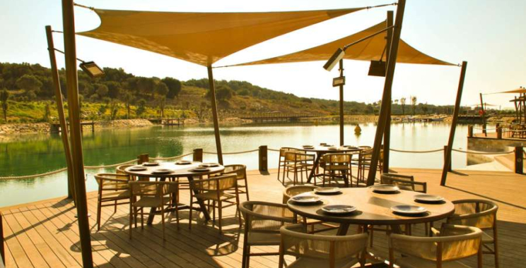 ¿Buscas sombra con estilo? Descubre la magia de las velas tensadas