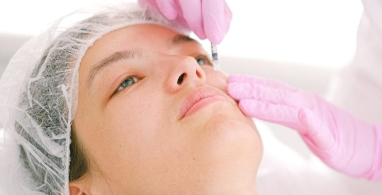 A practical guide to red light therapy serum and boosting skin vitality
