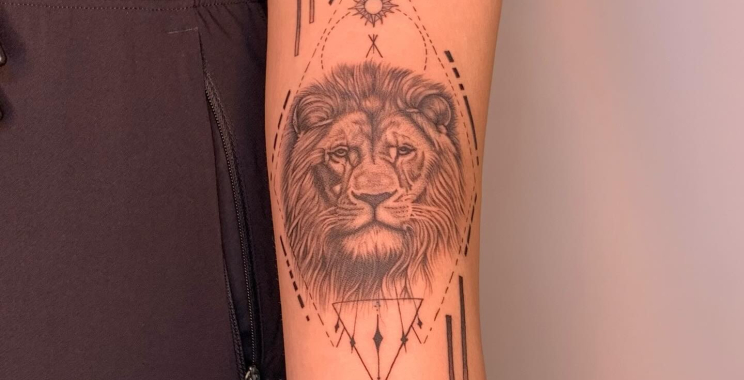 Fine Line Tattoo in North Vancouver: Delicate & Timeless