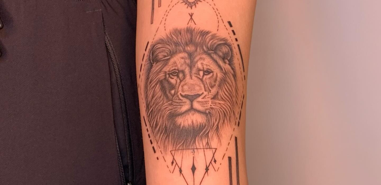 Fine Line Tattoo in North Vancouver: Delicate & Timeless