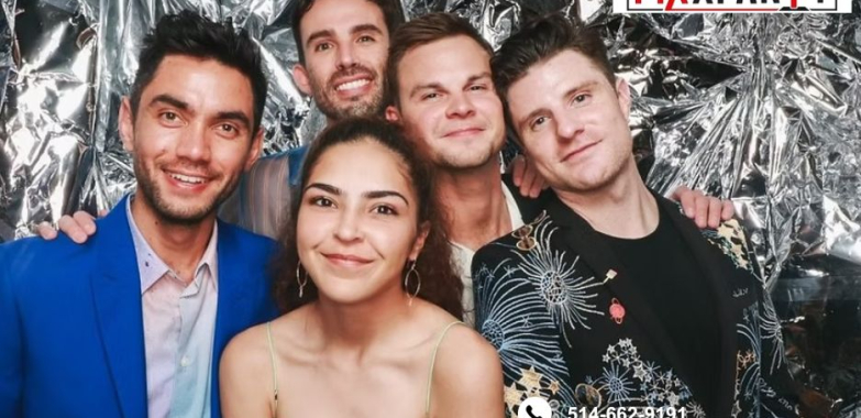 Corporate Photobooth Montreal | Pixxparty.com