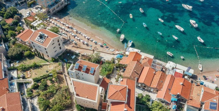 Discover Stunning Montenegro Homes with Expert Property Guidance