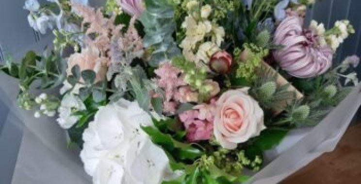White Roses Delivery: Elegant Gifts for Every Moment