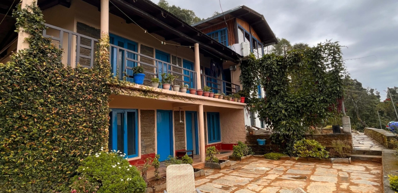 Wander the Misty Peaks: Quiet Forest Trails in Uttarakhand