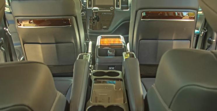 Elite Travel: Premier Chauffeur Services for Discerning Explorers