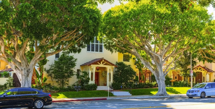 Find the Right Senior Care Investment Opportunity with Expert Guidance