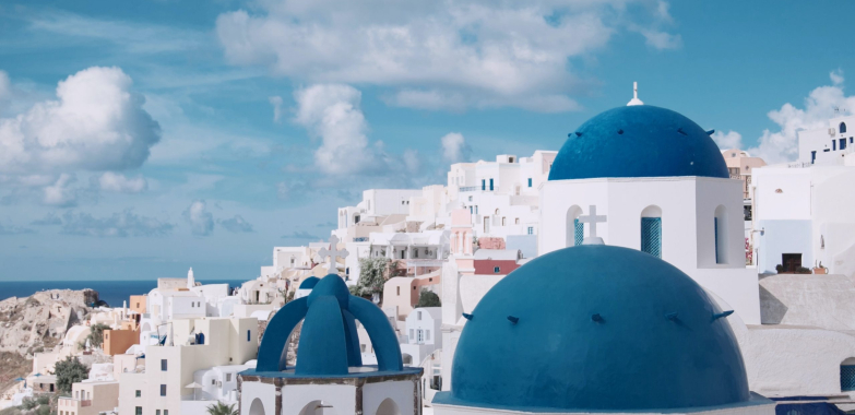 Seamless Wedding Transport for Your Santorini Celebration