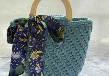 Stylish and Timeless Granny Bag from Crochet Park