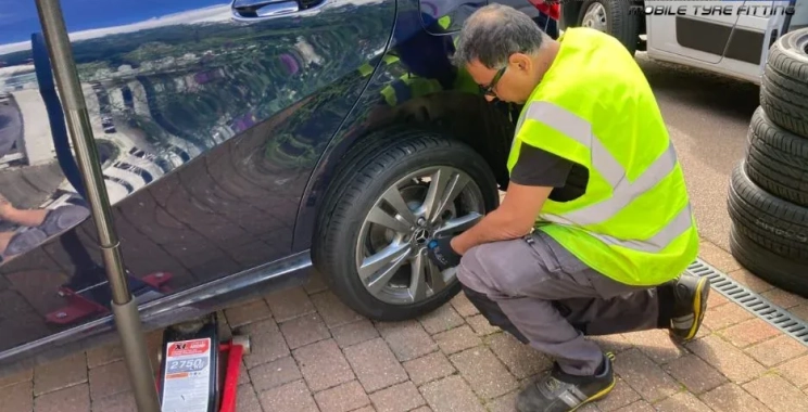 Reliable Mobile Emergency Puncture Repair Services Available 24/7 for Quick Tyre Fixes