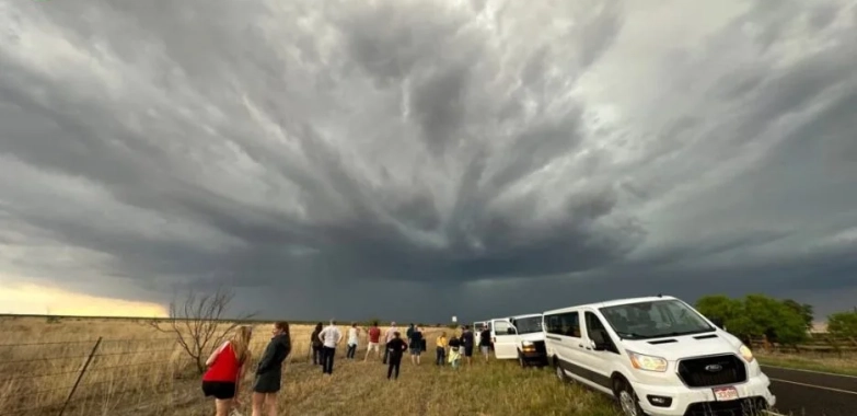 Ultimate Tornado Chaser Vacation Guide for Thrill Seekers and Storm Enthusiasts